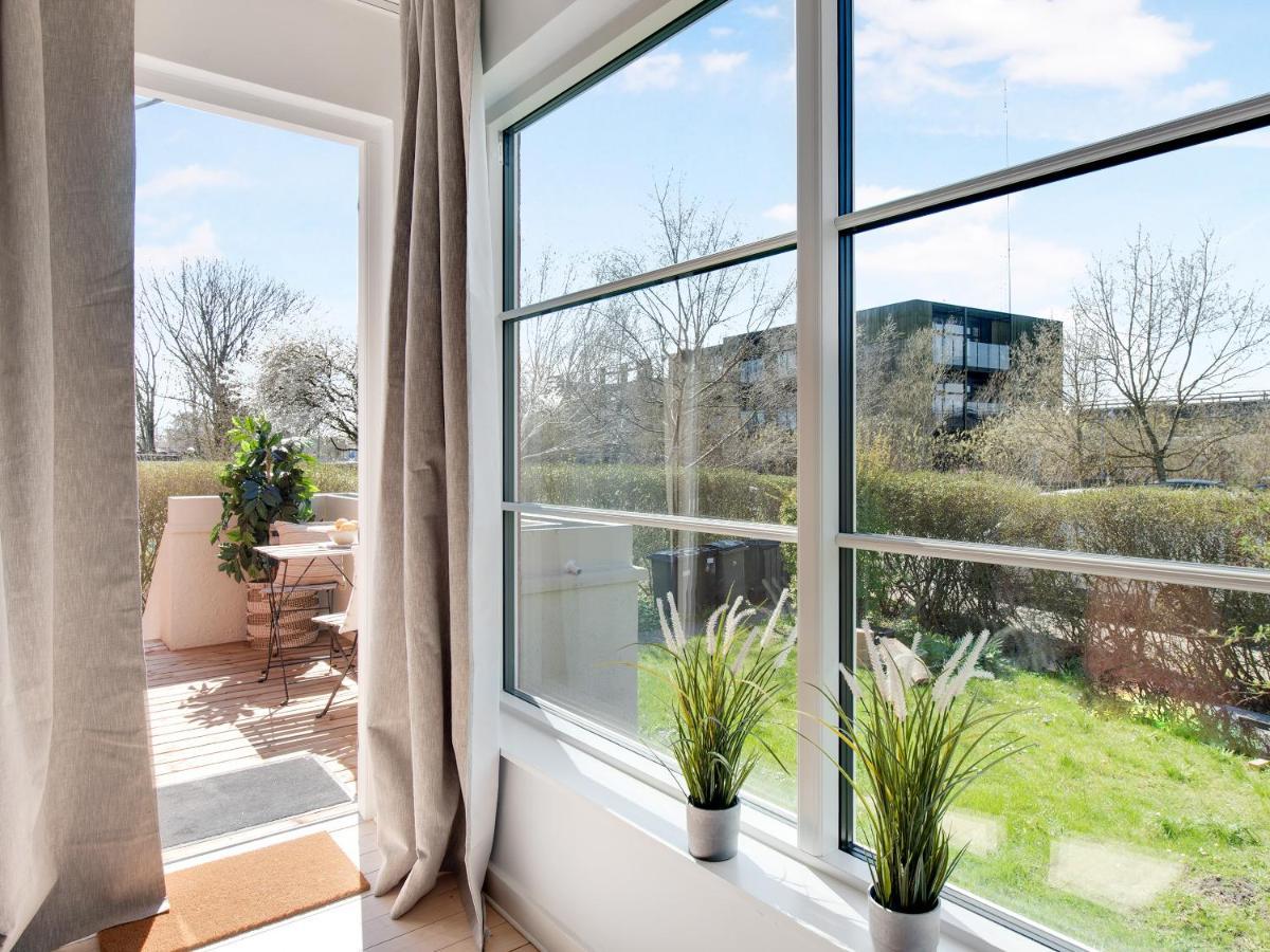 Sanders Charm - Endearing Two-bedroom With Shared Garden Apartment *